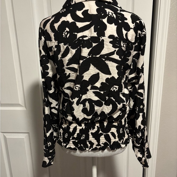 Fig and Flower Black and White Patterned Top - Picture 5 of 8